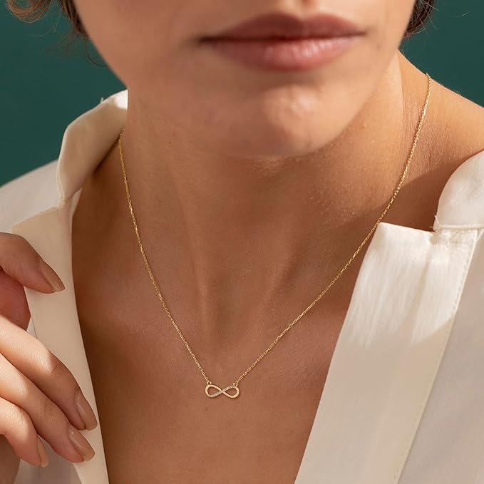 The HANLI Infinity necklace